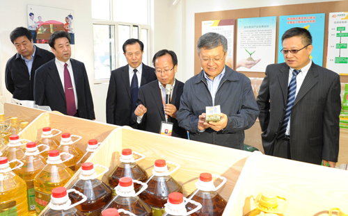 祝列克副省長到陜西糧農(nóng)集團(tuán)調(diào)研指導(dǎo)工作