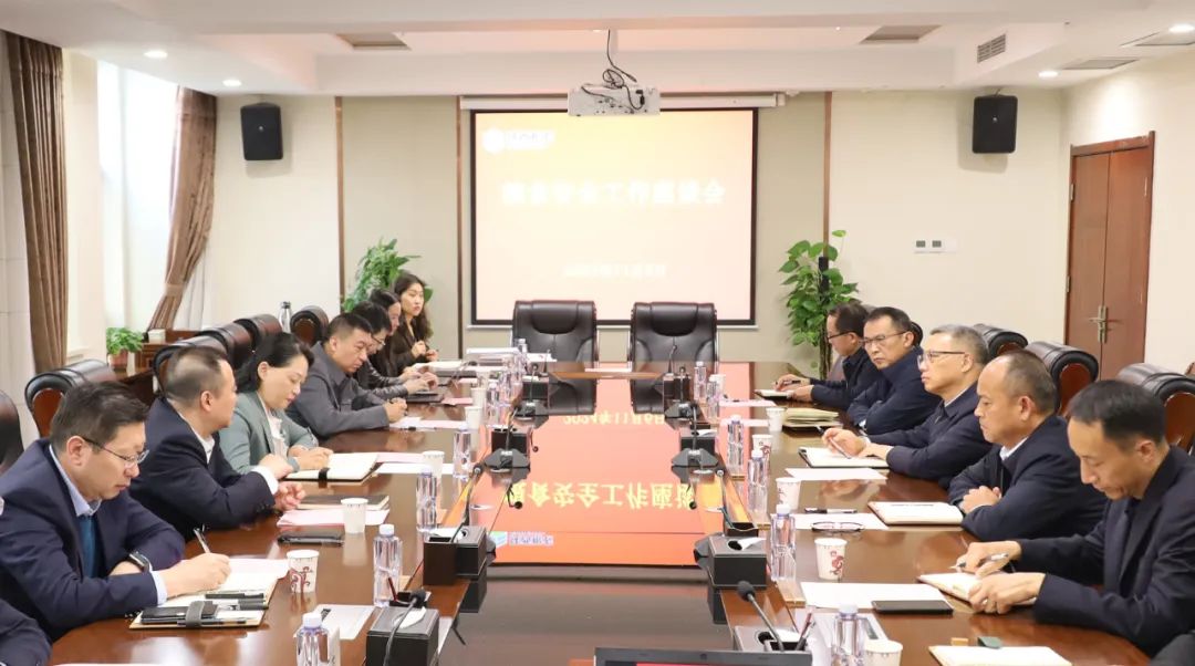 十四屆全國(guó)人大代表、北京金誠(chéng)同達(dá)(西安）律師事務(wù)所主任方燕到集團(tuán)交流